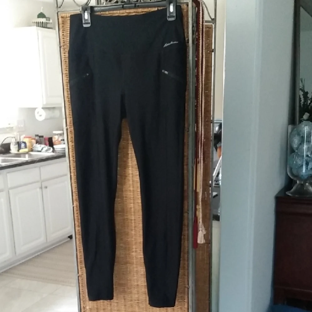 Eddie Bauer Leggings Zip Pockets and an inner Slip Pocket - Picture 14 of 15